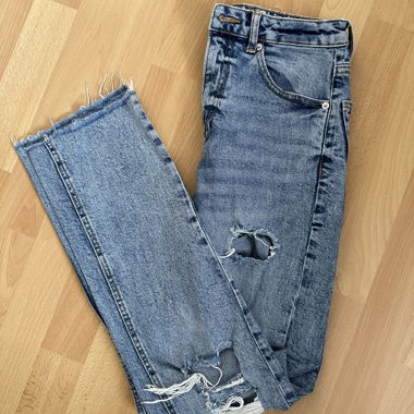 Jeans mit Löchern 
