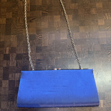Borsa da sera blu con catena