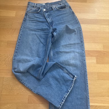 Jeans blu a gamba dritta vita bassa Zara
