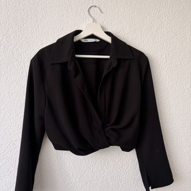 Blusa incrociata nera