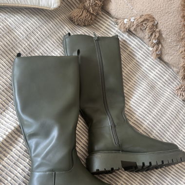 Bottes MONKI KAKI portées 1x