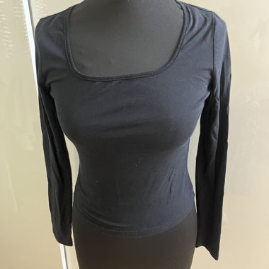 T-shirt Nero a Maniche Lunghe