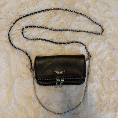 Black shoulder bag with chain