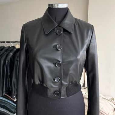 Veste courte en cuir noir