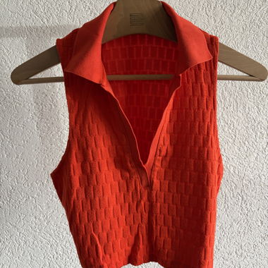 Polo arancione senza maniche 