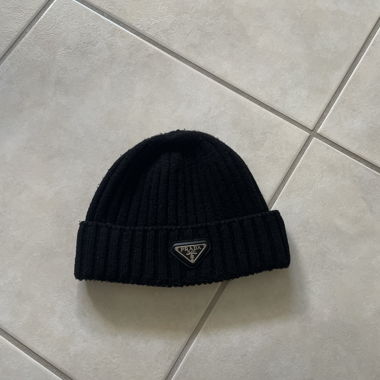 Bonnet Prada noir