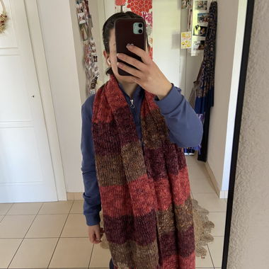 Knitted scarf with silver threads