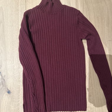 Maglione a maniche lunghe in maglia a coste rossa