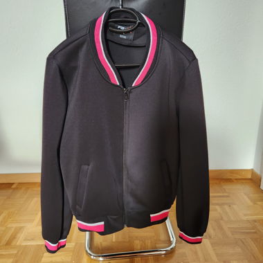 College Jacke schwarz mit pinken Kragen