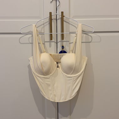Top corsetto beige NA-KD