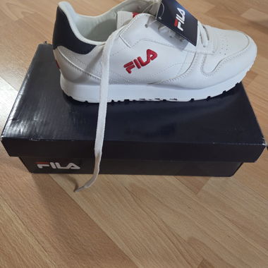 Sneaker Fila bianche con scatola