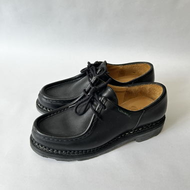 Scarpe tipo mocassino allacciate in pelle nera classiche