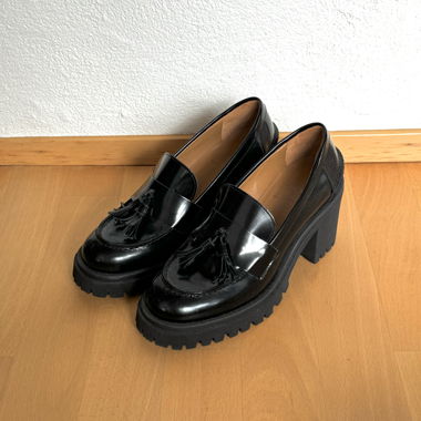 heeled loafers