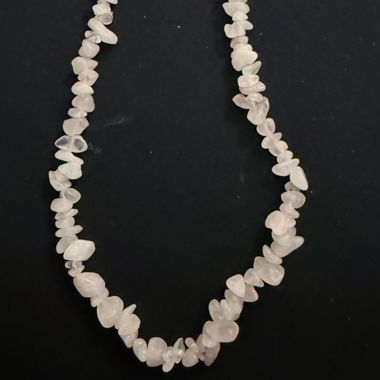 Collana in scaglie di quarzo rosa