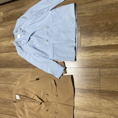 Deux vestes pour femmes