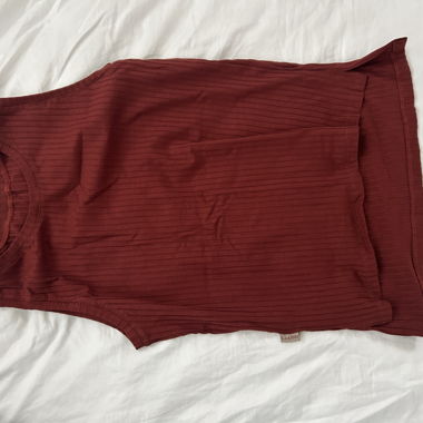 Top rosso a coste