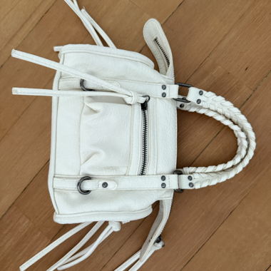 Weisse Bowling-Handtasche