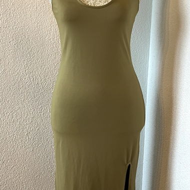 Robe longue à col en V vert olive