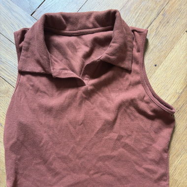 Crop top with collar