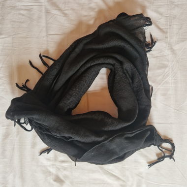 Écharpe noire légère