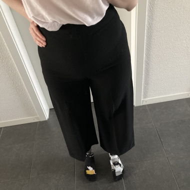 schwarze Stoffhose von ZARA