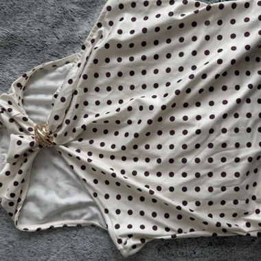 Polka-dot top with golden metal ring
