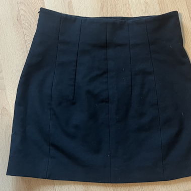 black skirt 