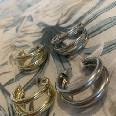 deux paires de boucles d'oreilles Bijouterie