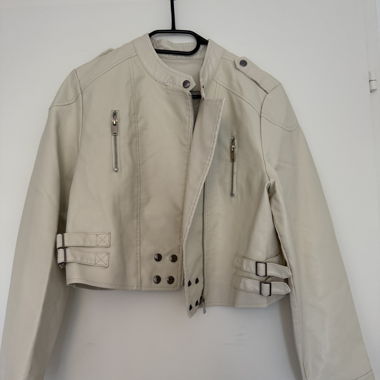 Weisse Lederjacke