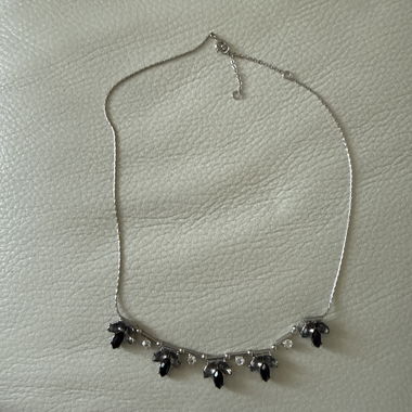 Collana di bigiotteria argentata