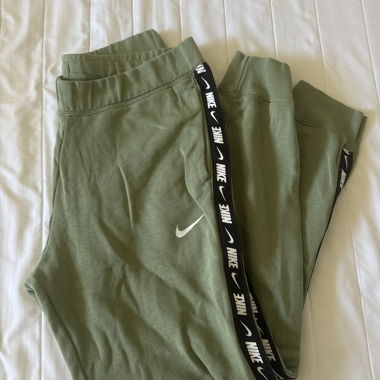 Nike Jogger in Olivgrün