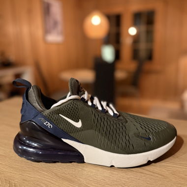 Nike AIR MAX 270