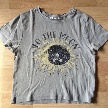 T-shirt gris avec imprimé lune