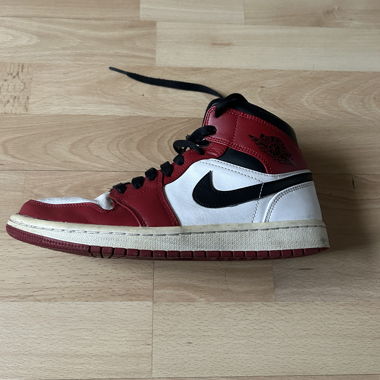 Nike Air Jordan 1 Mid Chicago Red/White