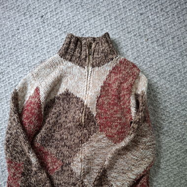 Cozy knitted sweater with zipper