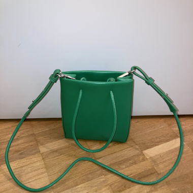 kleine grüne Tasche