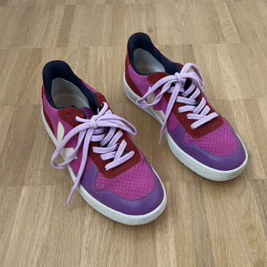 Veja Sneakers Red Purple Burgundy 
