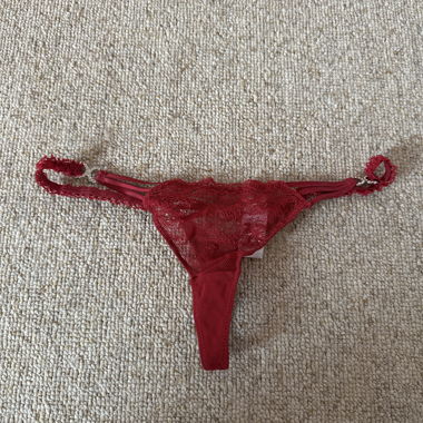 Roter Spitzen Tanga Lascana Grösse 32/34 neu