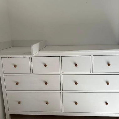 Commode blanche avec plateau à langer
