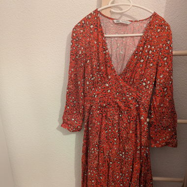 Longue robe rouge animal print de Zara