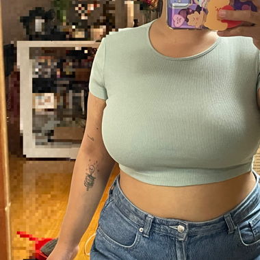 sage green crop top 🥑