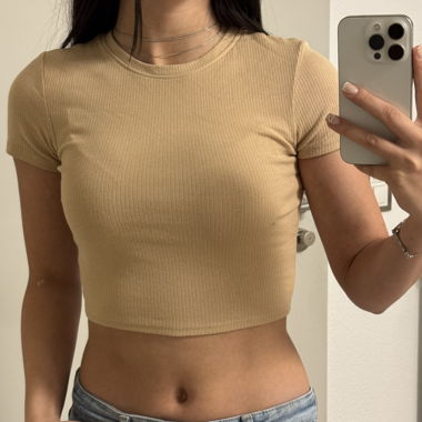 Top corto beige a coste 