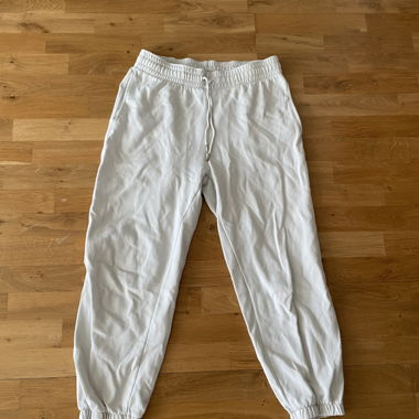 Weisse Jogginghose