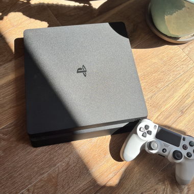 sony playstation - ps4 slim avec manette 