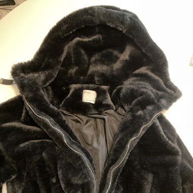 Schwarze Flauschjacke