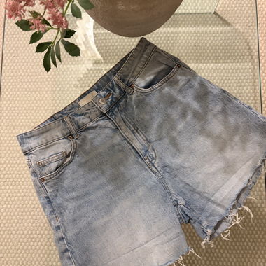 Jeansshorts mit hellem Waschmuster