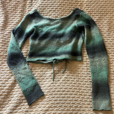 grüner rücken offener Pulli gecropped