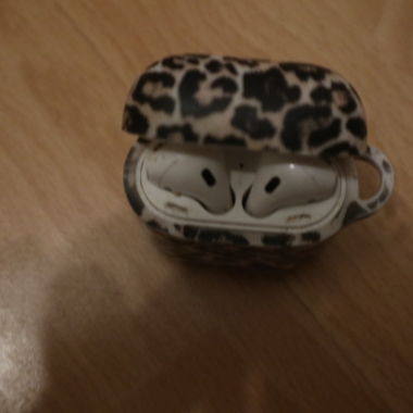 Custodia AirPods con motivo leopardato
