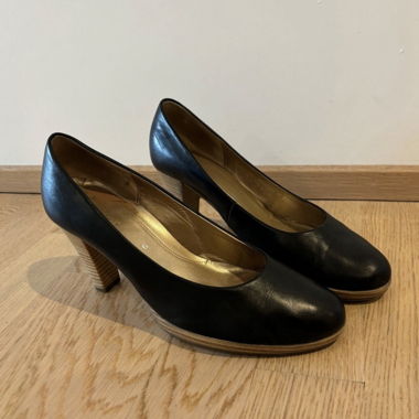 Chaussures élégantes pour femmes / escarpins en cuir