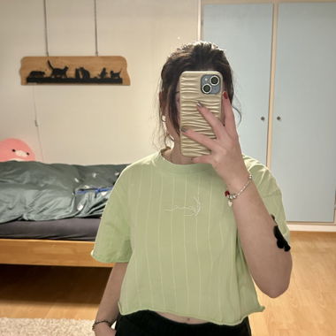 Cut-up men's T-shirt cropped